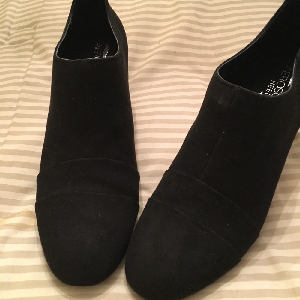 NWOT Aerosols Vegan Suede Booties